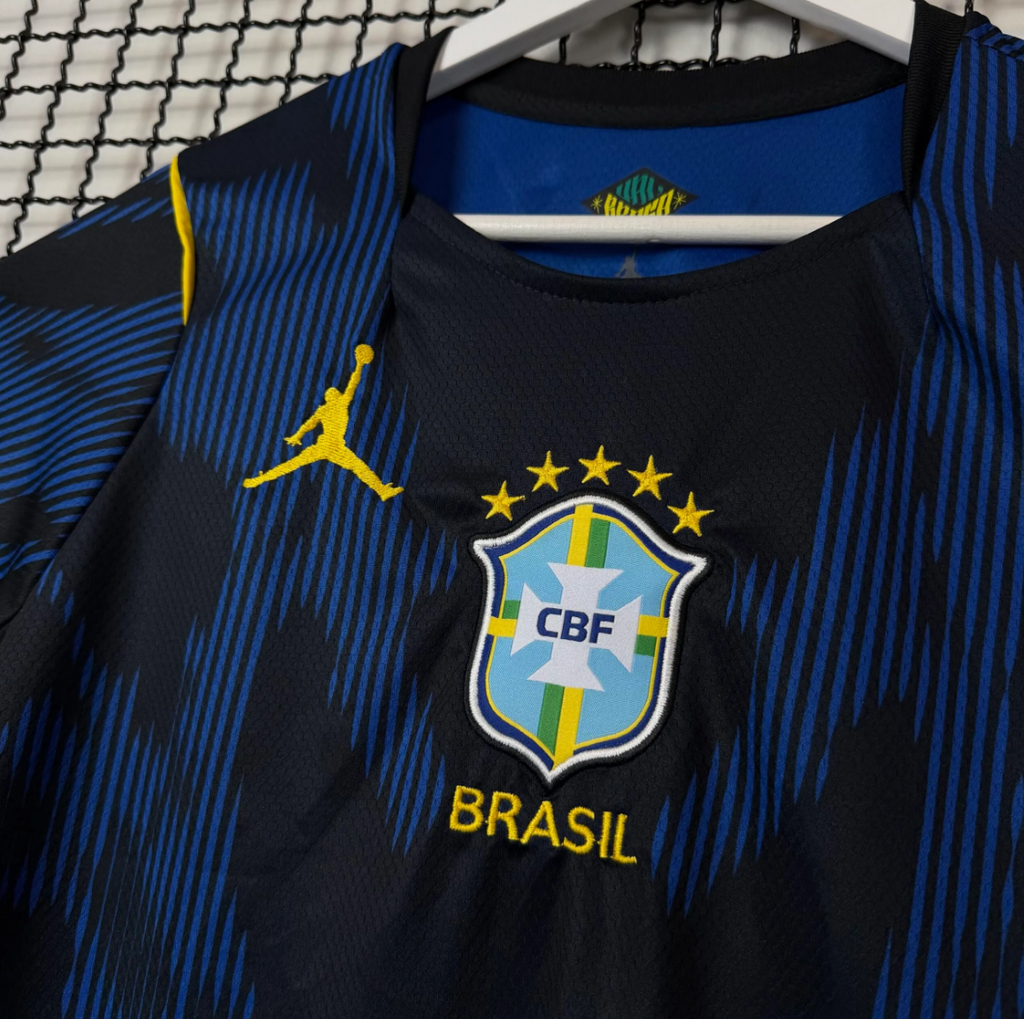 Camisa da Seleção Brasileira Azul 26/27.