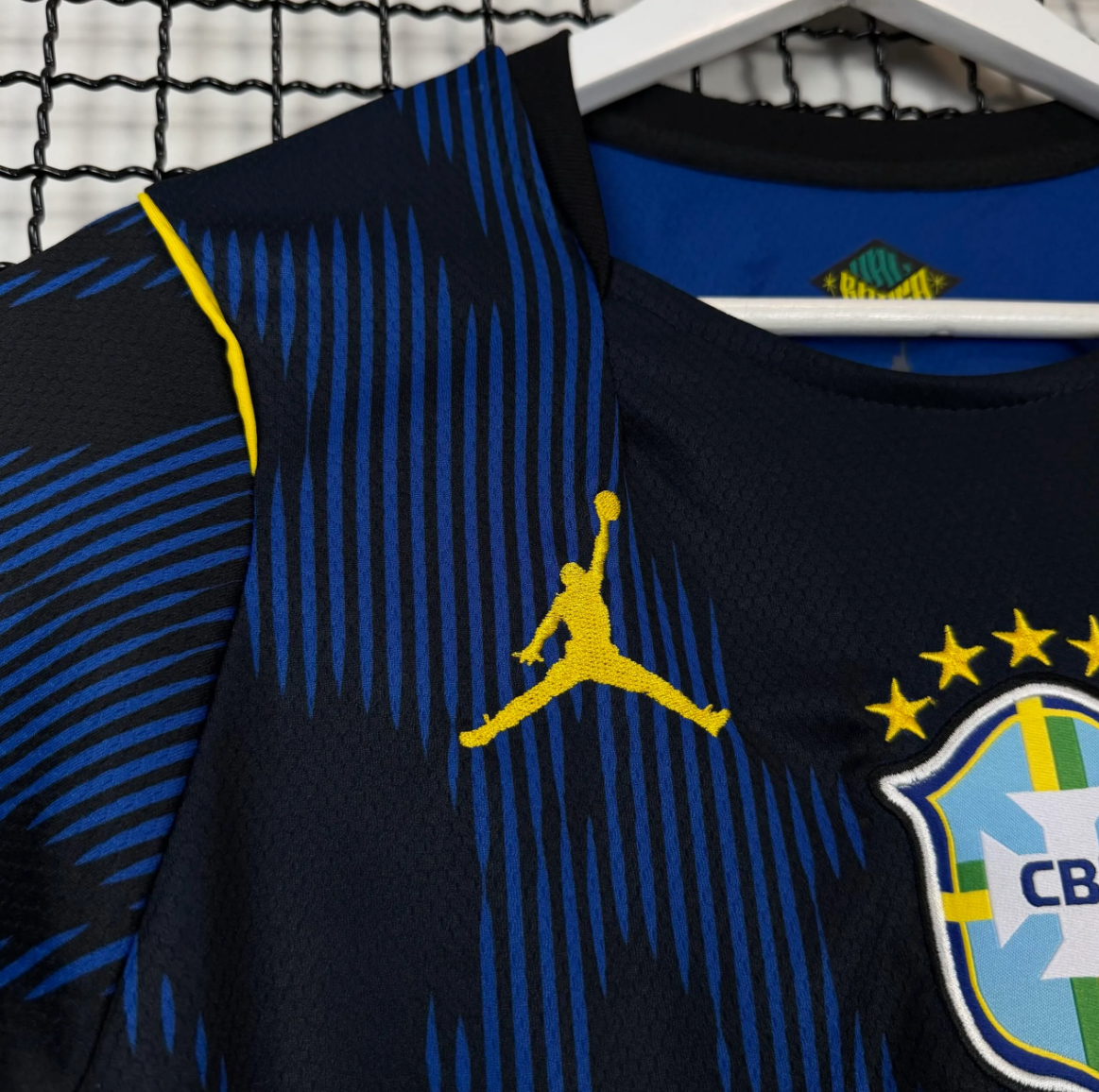 Camisa da Seleção Brasileira Azul 26/27.