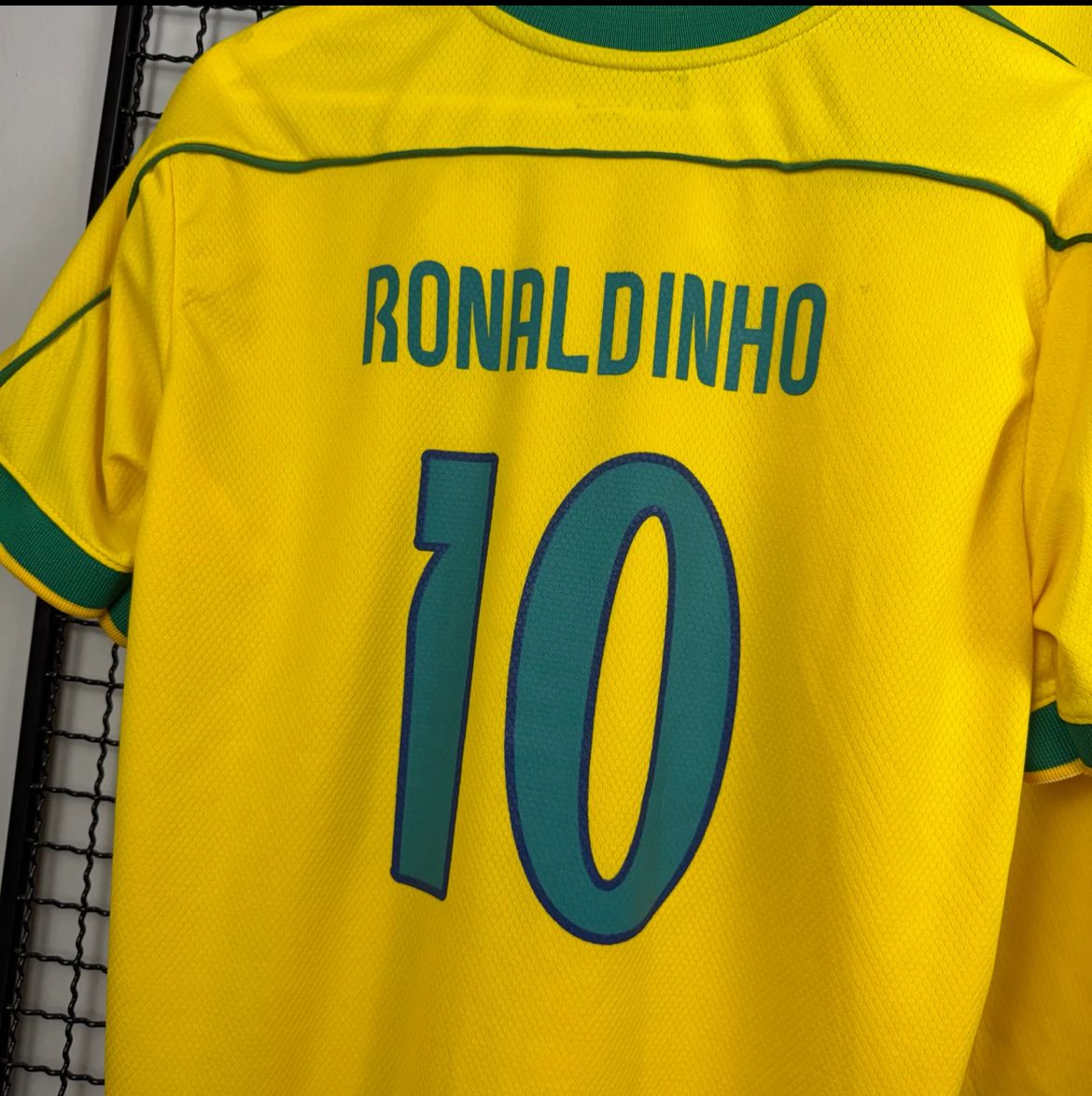 Camisa de Time Seleção Brasileira Amarela Retrô Lisa (Personalizada) Ronaldinho