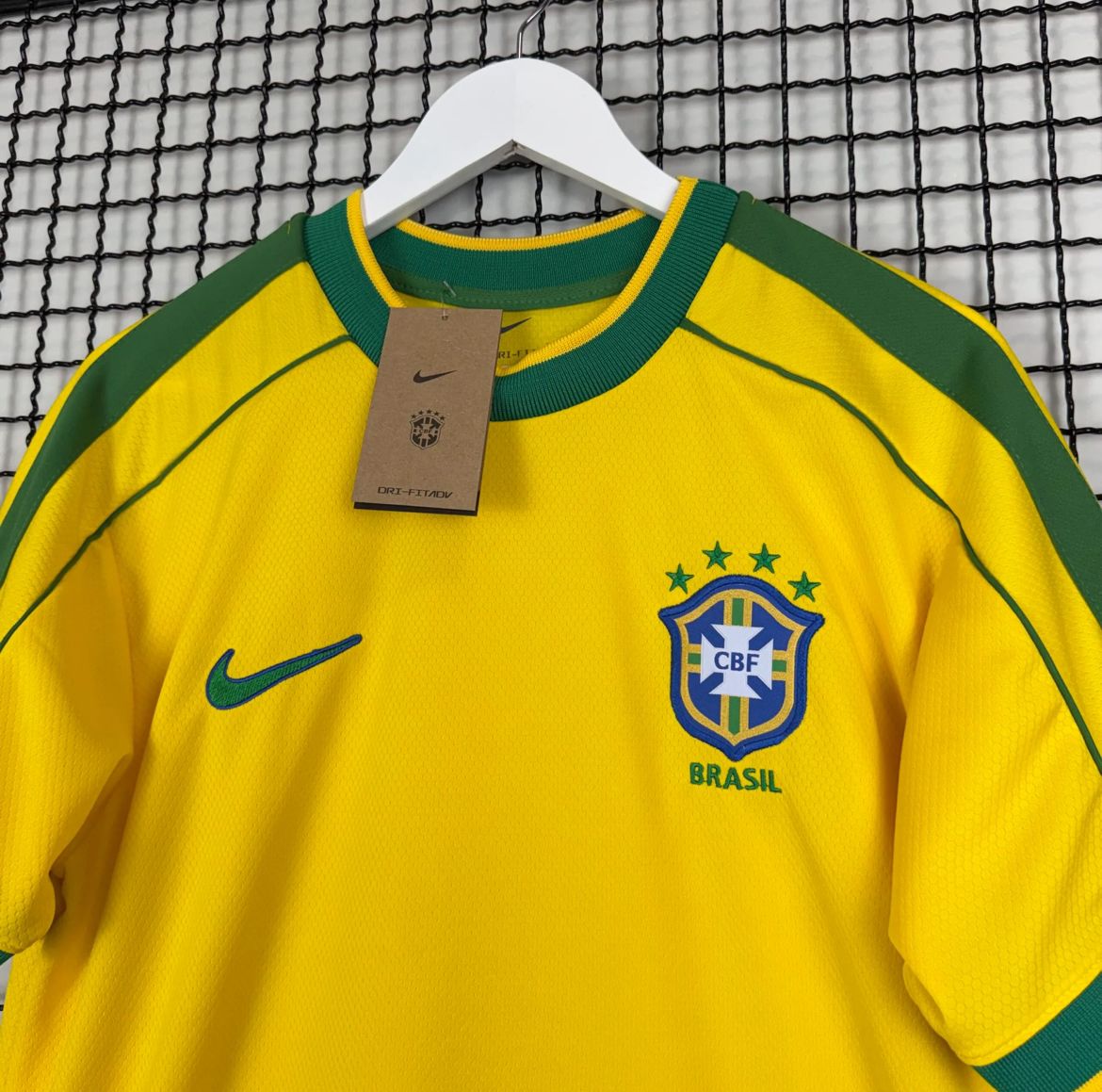 Camisa de Time Seleção Brasileira Amarela Retrô Lisa