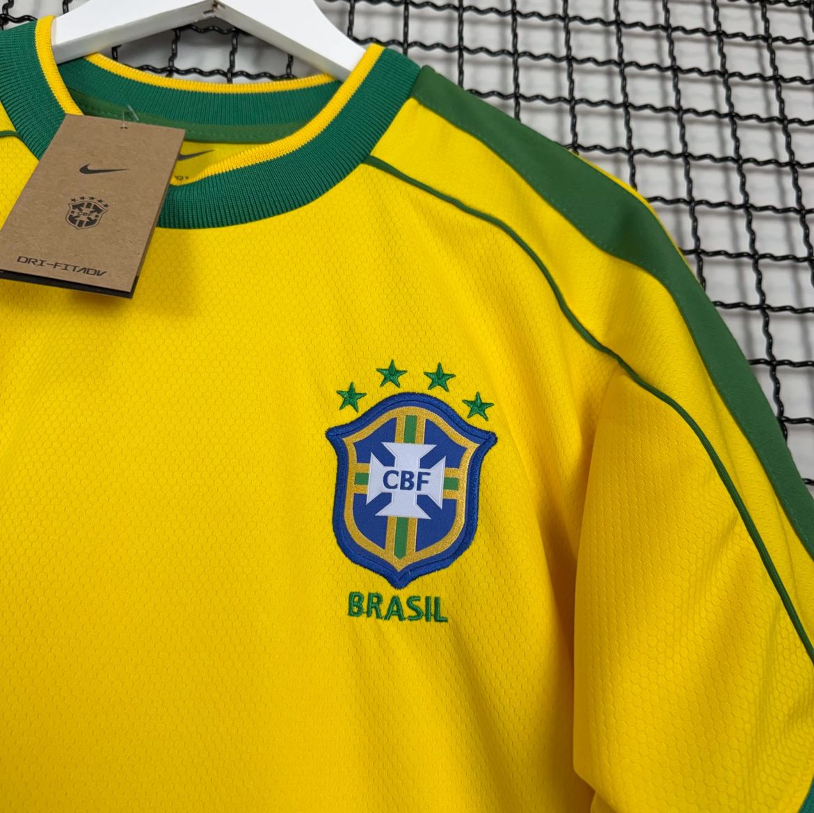 Camisa de Time Seleção Brasileira Amarela Retrô Lisa